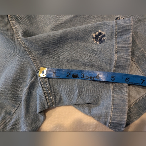3/$23 Gloria Vanderbilt Amanda Blue Stretchy Denim w Embroidery Flowers Size 10 - Picture 5 of 6